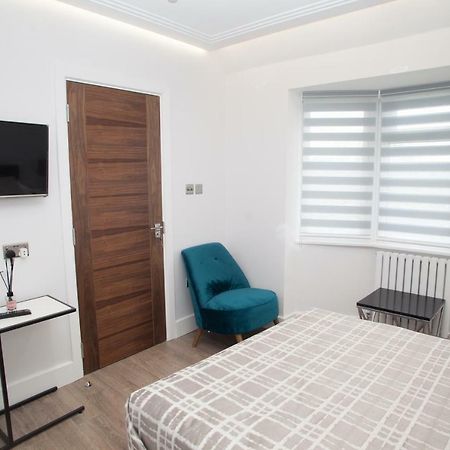 Goldbeaters House Hotel Edgware Екстериор снимка