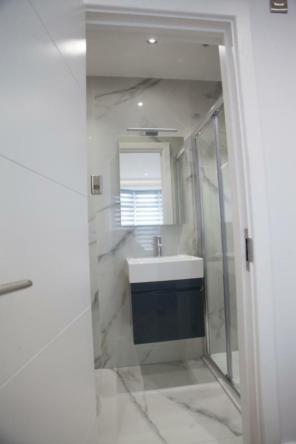 Goldbeaters House Hotel Edgware Екстериор снимка
