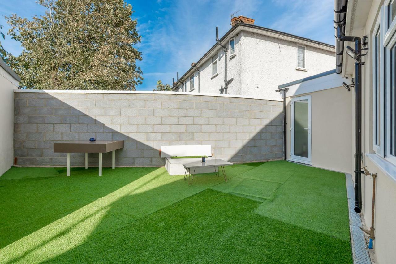 Goldbeaters House Hotel Edgware Екстериор снимка