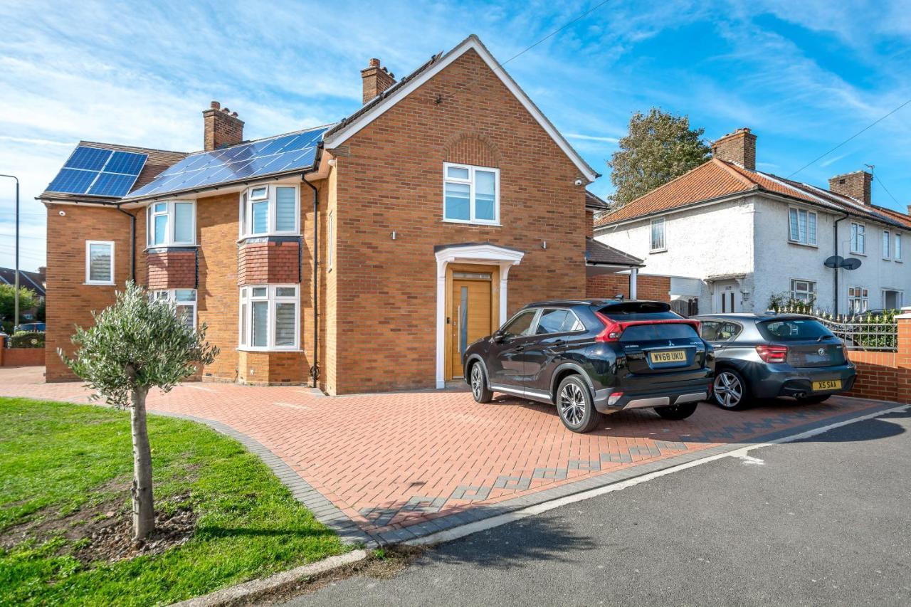 Goldbeaters House Hotel Edgware Екстериор снимка